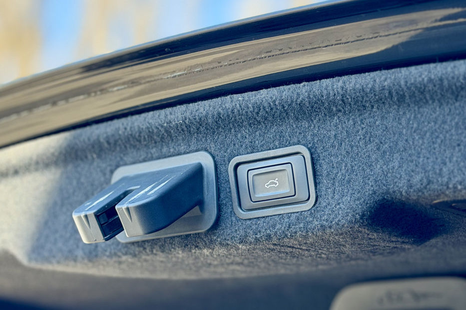 Продам Audi A8 4.0 BiTFSI Long Tiptronic 2013 года в Киеве