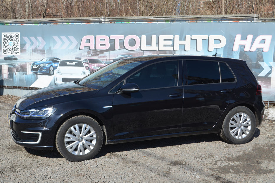 Продам Volkswagen e-Golf 35.8 kWh (136 к.с.) 2020 года в Киеве