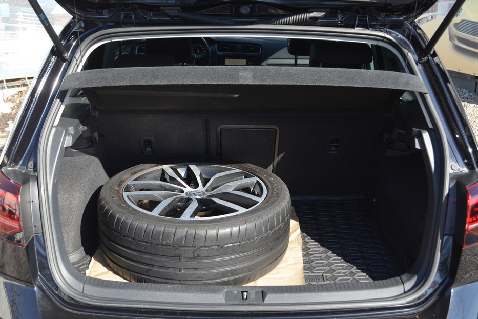 Продам Volkswagen e-Golf 35.8 kWh (136 к.с.) 2020 года в Киеве