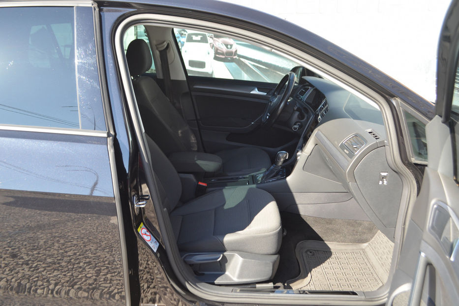 Продам Volkswagen e-Golf 35.8 kWh (136 к.с.) 2020 года в Киеве