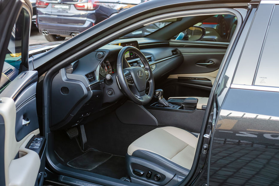 Продам Lexus ES 250 2020 года в Киеве