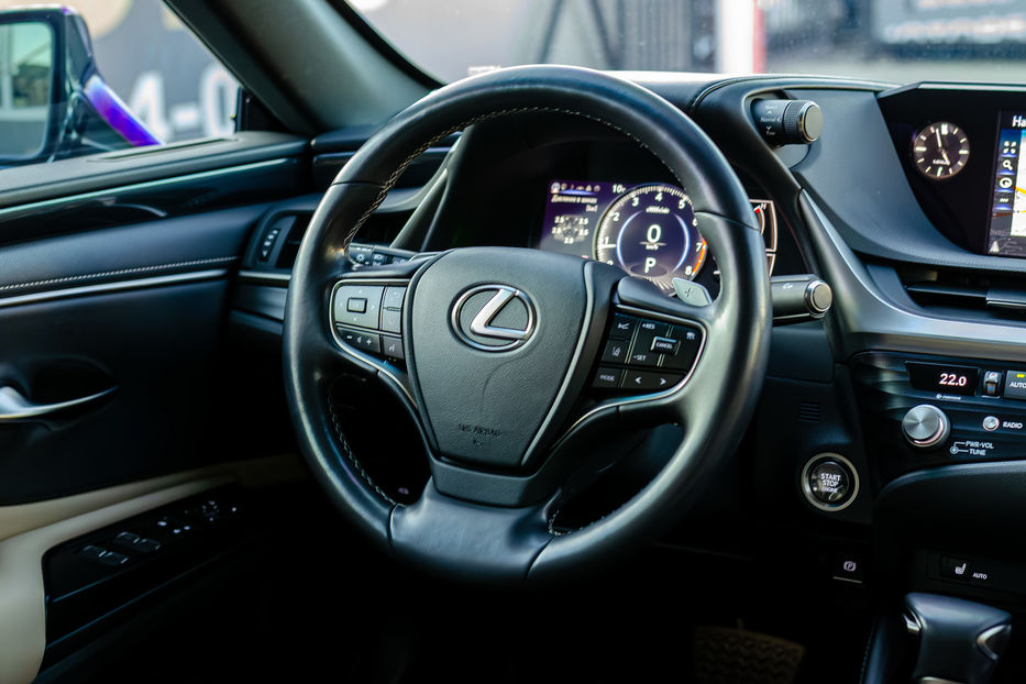 Продам Lexus ES 250 2020 года в Киеве
