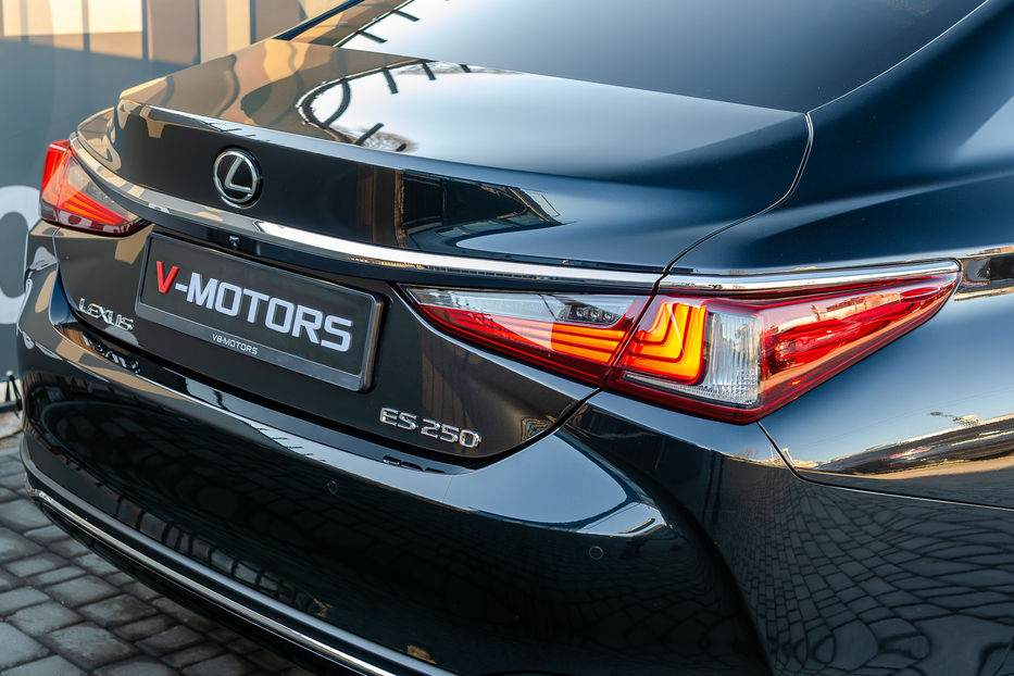 Продам Lexus ES 250 2020 года в Киеве