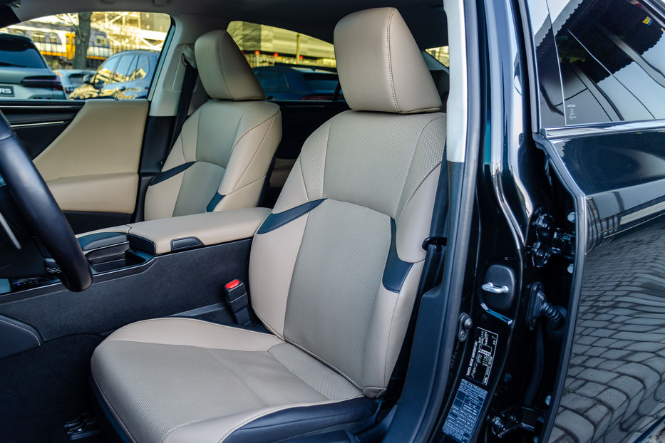 Продам Lexus ES 250 2020 года в Киеве