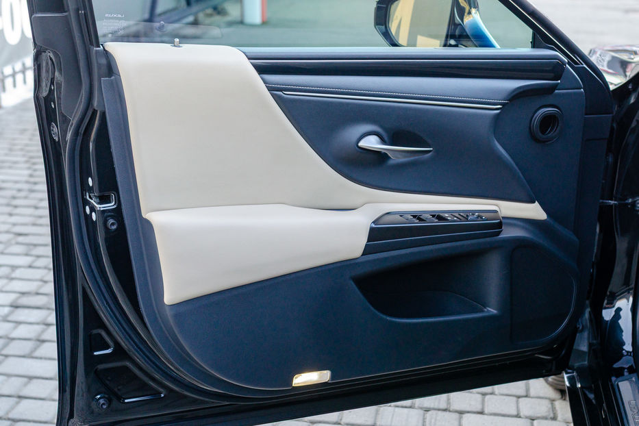 Продам Lexus ES 250 2020 года в Киеве
