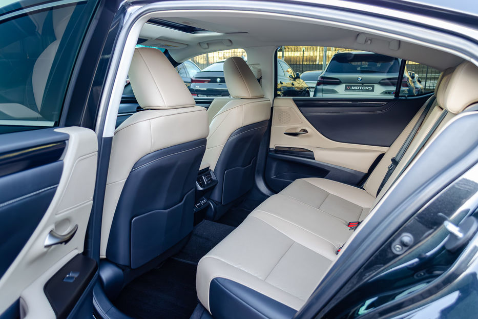 Продам Lexus ES 250 2020 года в Киеве