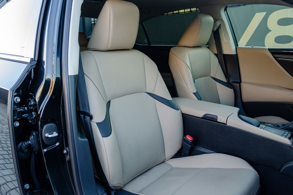 Продам Lexus ES 250 2020 года в Киеве