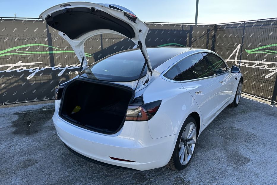Продам Tesla Model 3 Standart Plus 2019 года в Киеве
