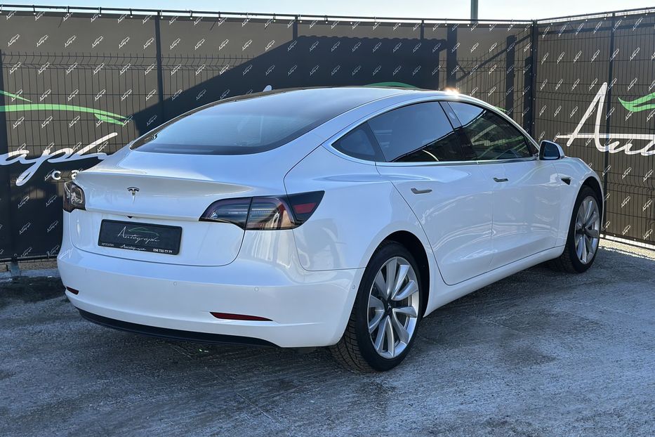 Продам Tesla Model 3 Standart Plus 2019 года в Киеве