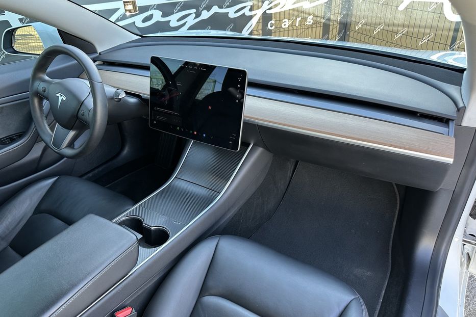 Продам Tesla Model 3 Standart Plus 2019 года в Киеве