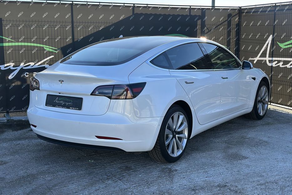 Продам Tesla Model 3 Standart Plus 2019 года в Киеве