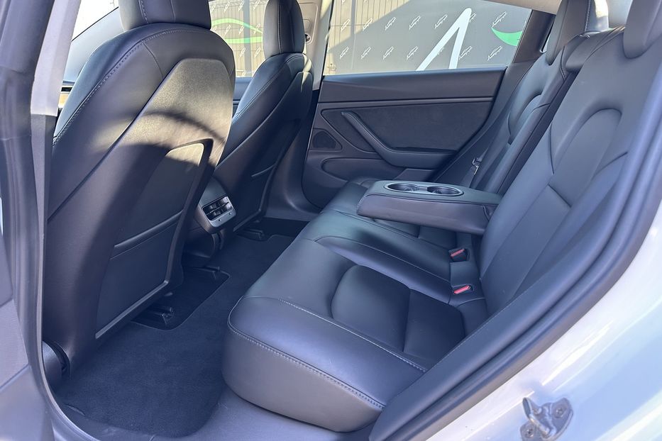 Продам Tesla Model 3 Standart Plus 2019 года в Киеве