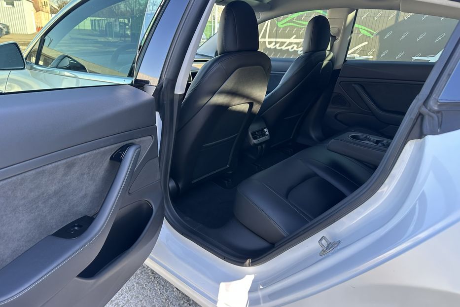 Продам Tesla Model 3 Standart Plus 2019 года в Киеве