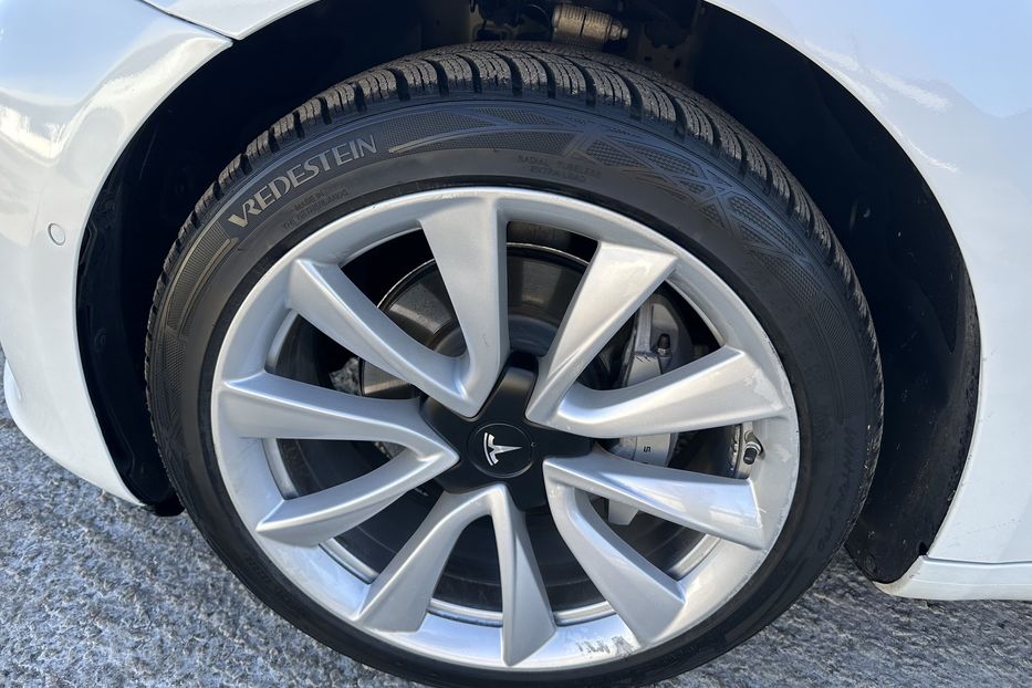 Продам Tesla Model 3 Standart Plus 2019 года в Киеве