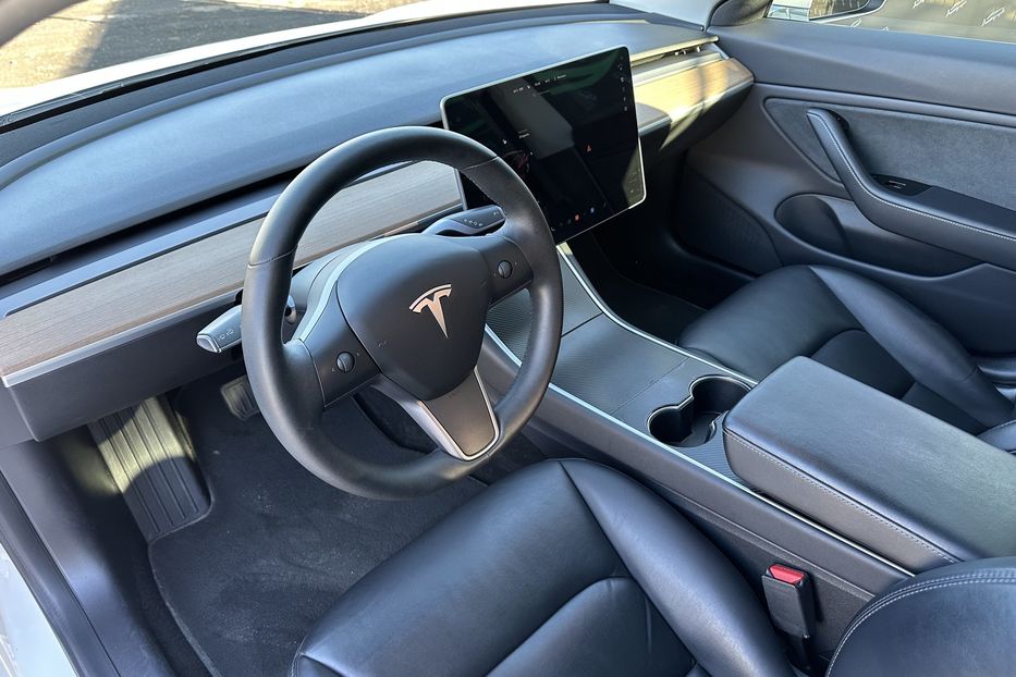 Продам Tesla Model 3 Standart Plus 2019 года в Киеве