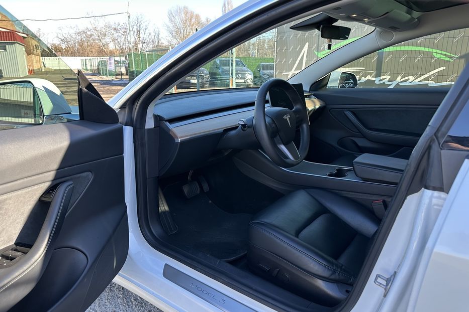 Продам Tesla Model 3 Standart Plus 2019 года в Киеве