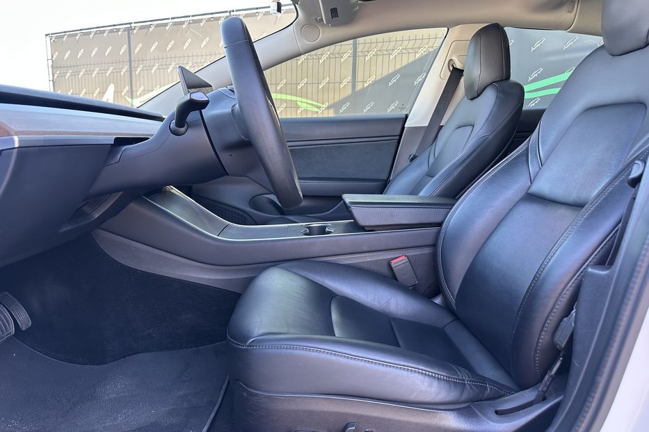 Продам Tesla Model 3 Standart Plus 2019 года в Киеве