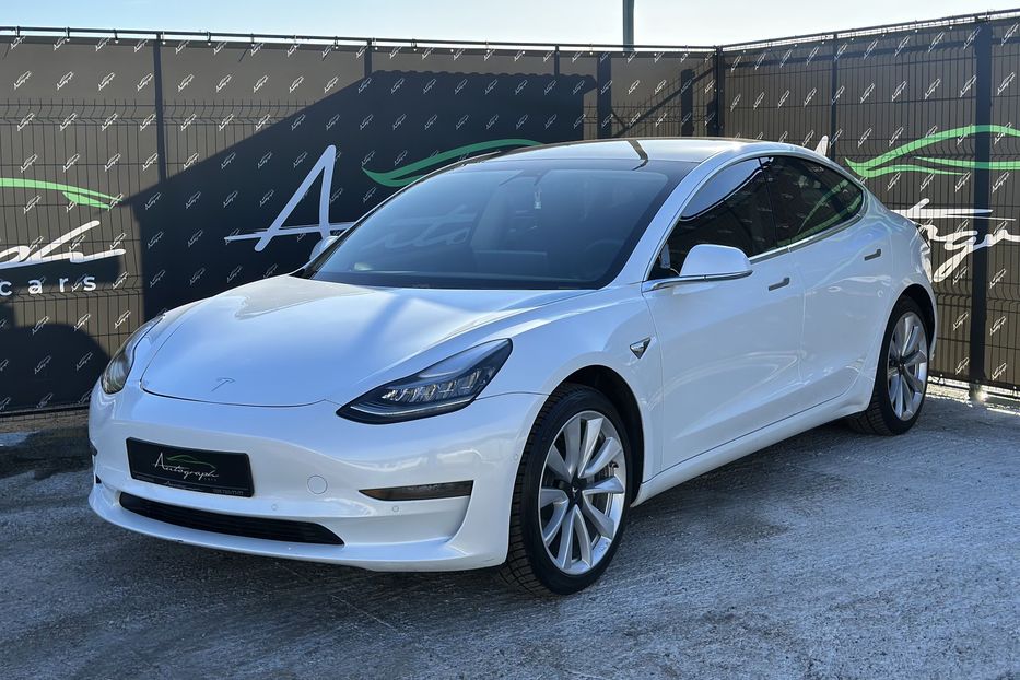 Продам Tesla Model 3 Standart Plus 2019 года в Киеве