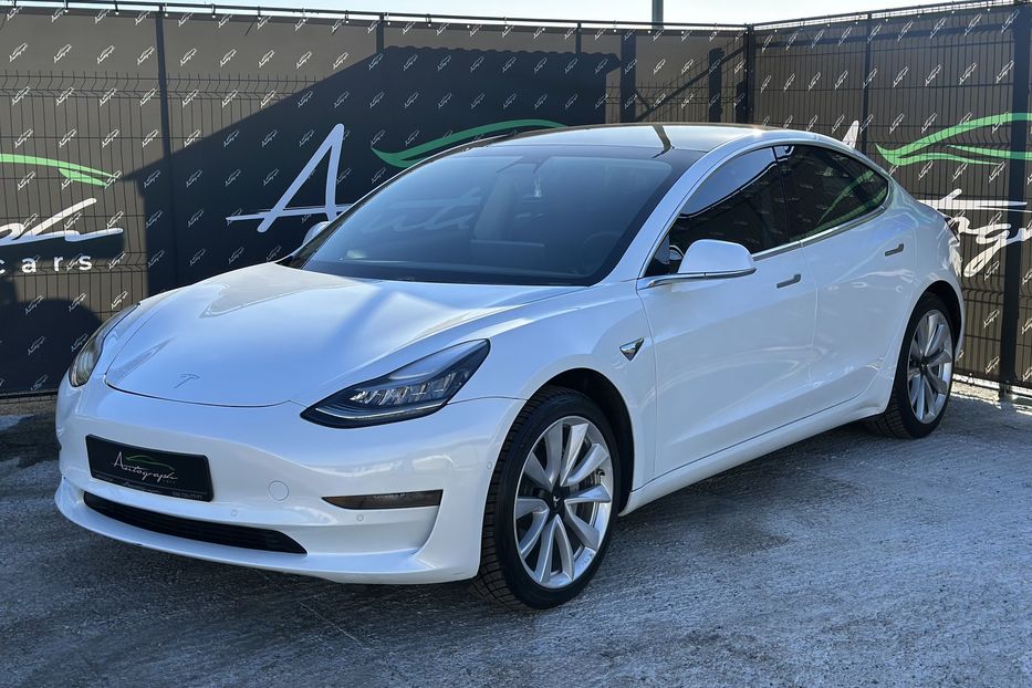 Продам Tesla Model 3 Standart Plus 2019 года в Киеве