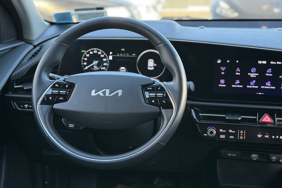 Продам Kia Niro 2024 года в Луцке