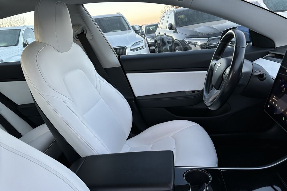 Продам Tesla Model 3 2024 года в Луцке