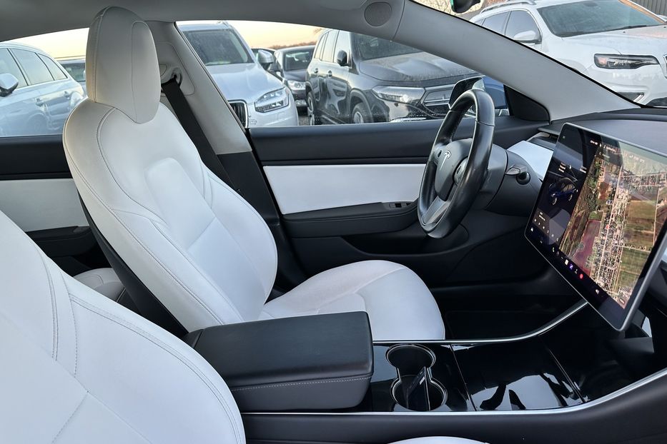 Продам Tesla Model 3 2024 года в Луцке