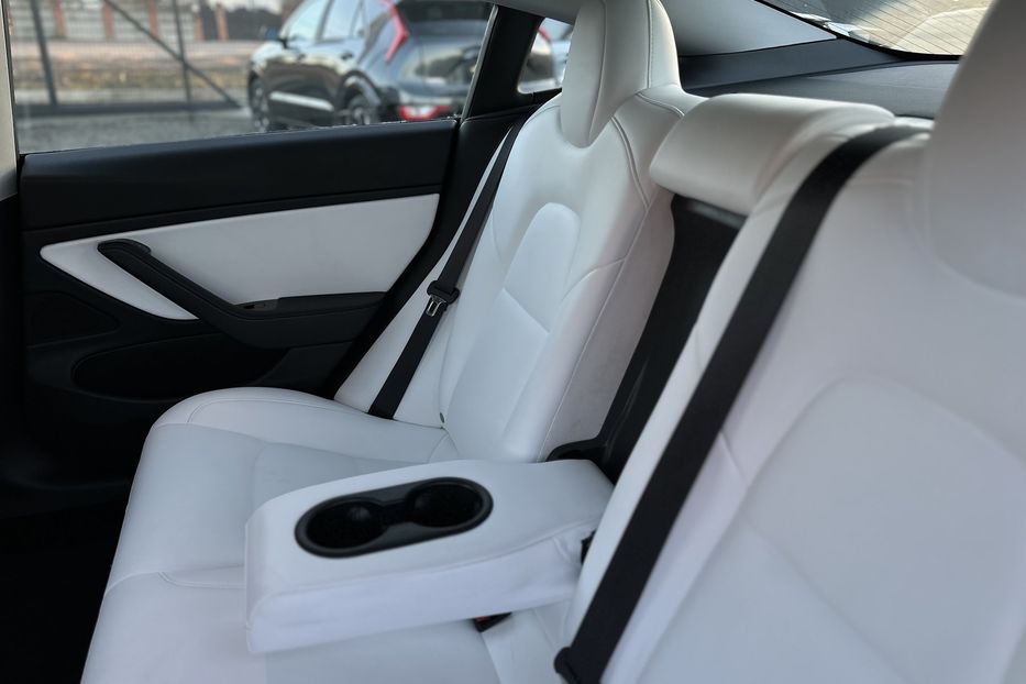 Продам Tesla Model 3 2024 года в Луцке