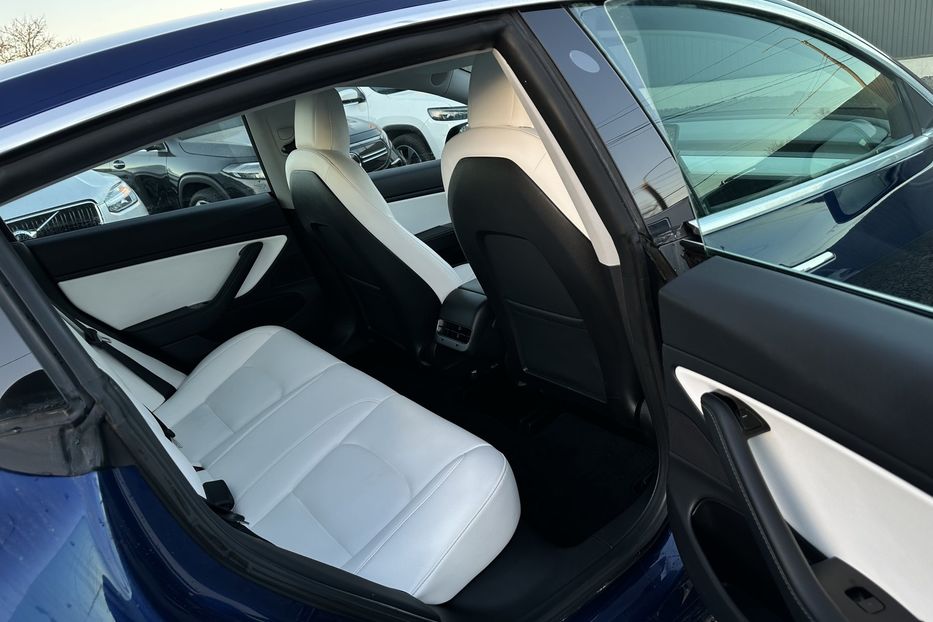 Продам Tesla Model 3 2024 года в Луцке