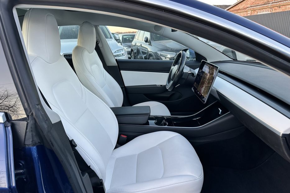 Продам Tesla Model 3 2024 года в Луцке
