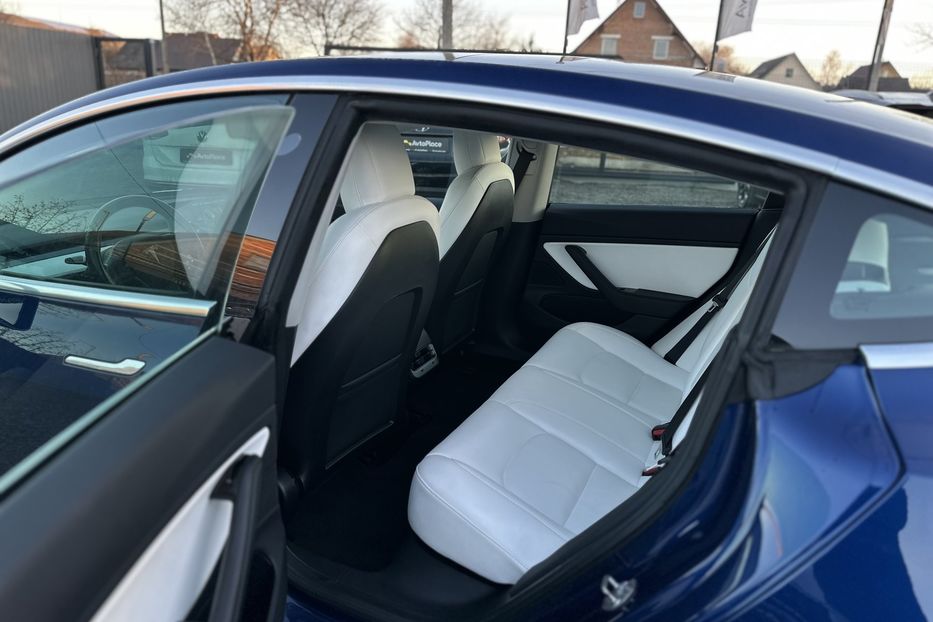 Продам Tesla Model 3 2024 года в Луцке