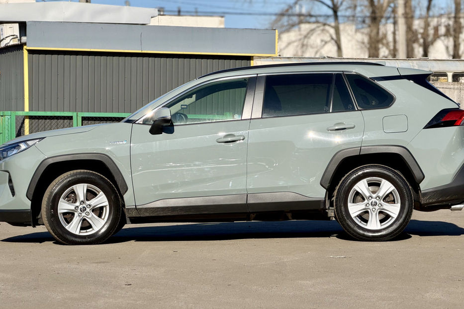 Продам Toyota Rav 4 2.5 ECVT (219 к.с.) Hybrid  2018 года в Киеве