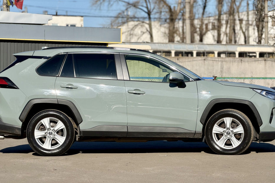 Продам Toyota Rav 4 2.5 ECVT (219 к.с.) Hybrid  2018 года в Киеве