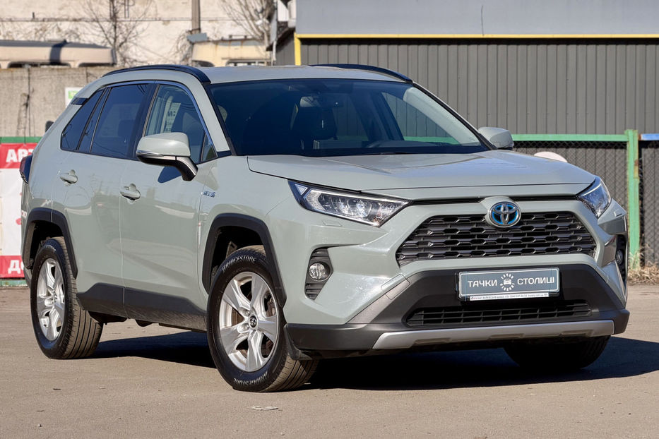 Продам Toyota Rav 4 2.5 ECVT (219 к.с.) Hybrid  2018 года в Киеве