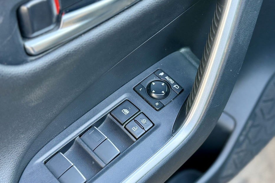 Продам Toyota Rav 4 2.5 ECVT (219 к.с.) Hybrid  2018 года в Киеве