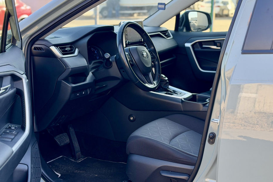 Продам Toyota Rav 4 2.5 ECVT (219 к.с.) Hybrid  2018 года в Киеве