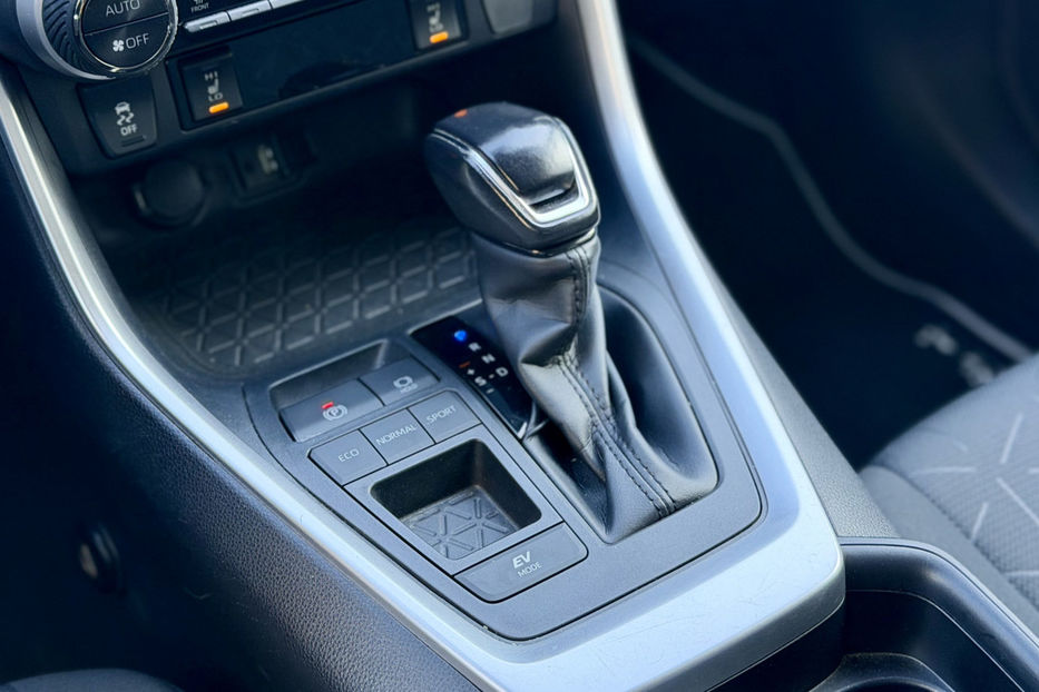 Продам Toyota Rav 4 2.5 ECVT (219 к.с.) Hybrid  2018 года в Киеве