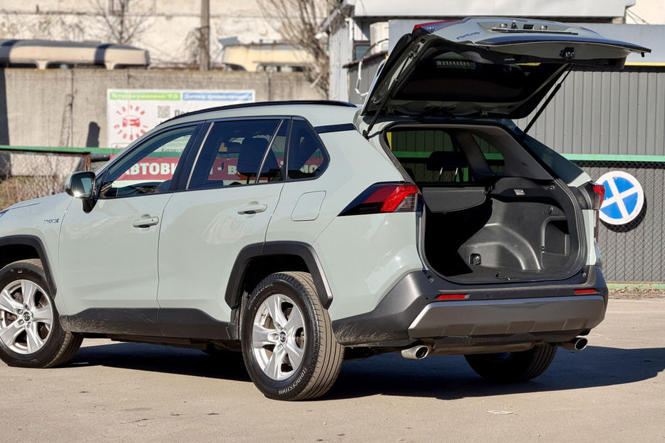 Продам Toyota Rav 4 2.5 ECVT (219 к.с.) Hybrid  2018 года в Киеве