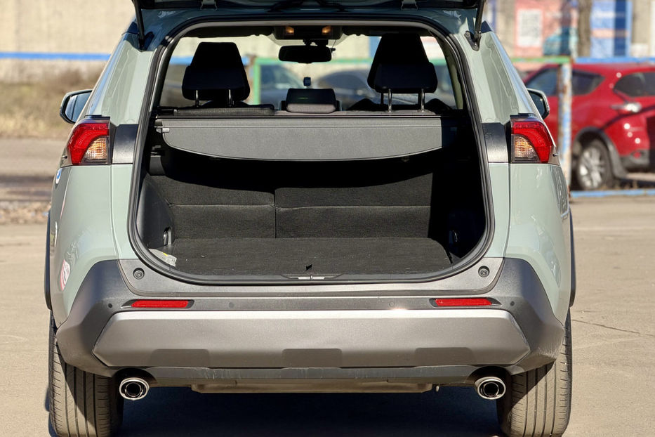 Продам Toyota Rav 4 2.5 ECVT (219 к.с.) Hybrid  2018 года в Киеве