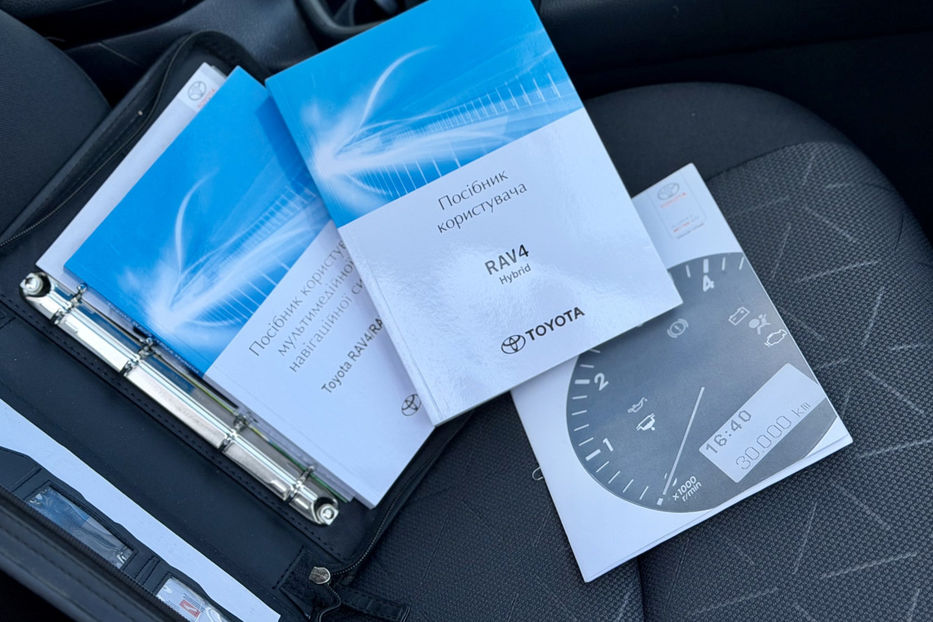 Продам Toyota Rav 4 2.5 ECVT (219 к.с.) Hybrid  2018 года в Киеве