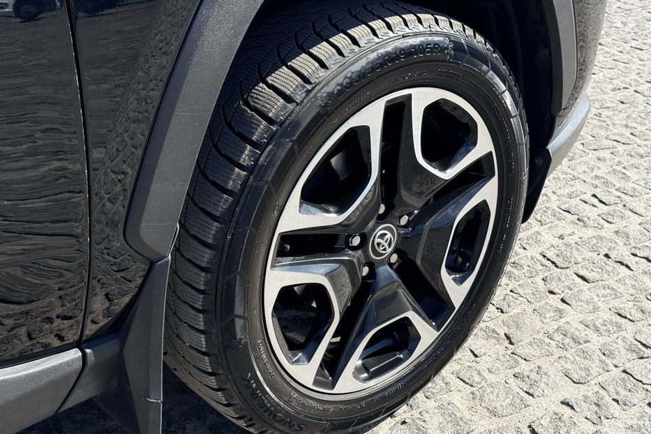 Продам Toyota Rav 4 2019 года в Днепре