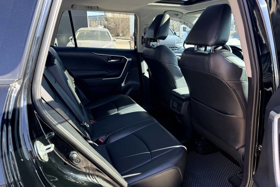 Продам Toyota Rav 4 2019 года в Днепре