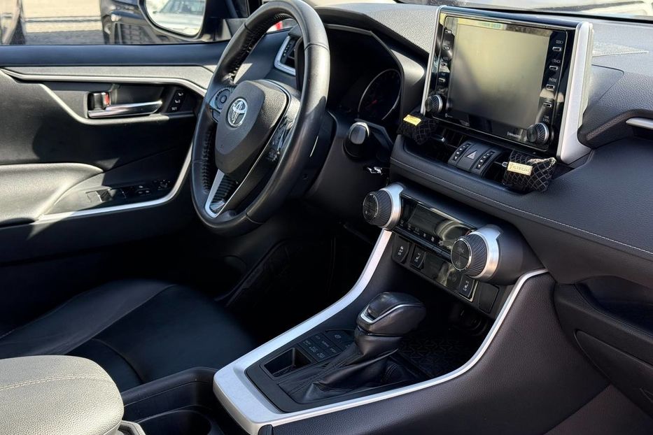 Продам Toyota Rav 4 2019 года в Днепре