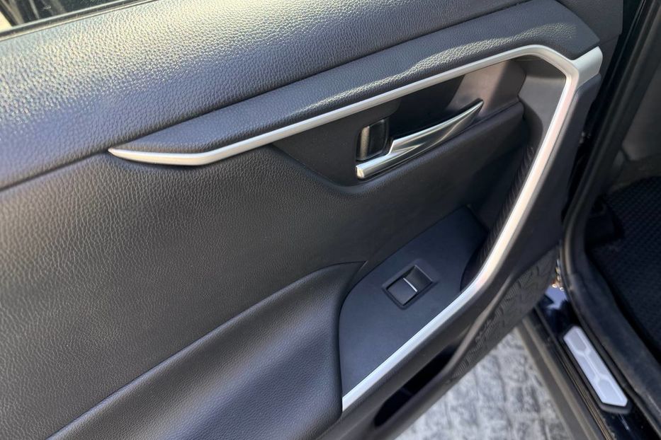 Продам Toyota Rav 4 2019 года в Днепре