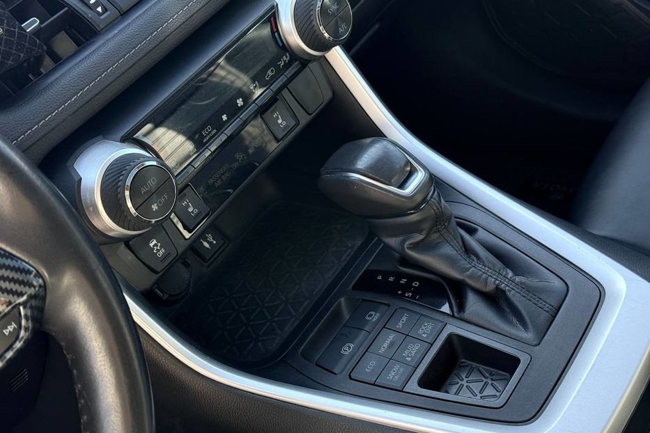 Продам Toyota Rav 4 2019 года в Днепре