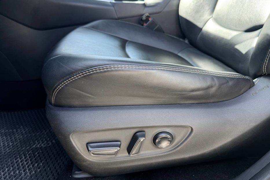 Продам Toyota Rav 4 2019 года в Днепре