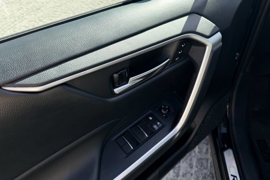 Продам Toyota Rav 4 2019 года в Днепре