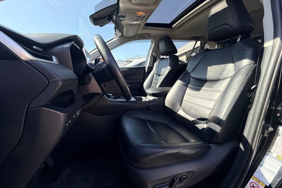Продам Toyota Rav 4 2019 года в Днепре