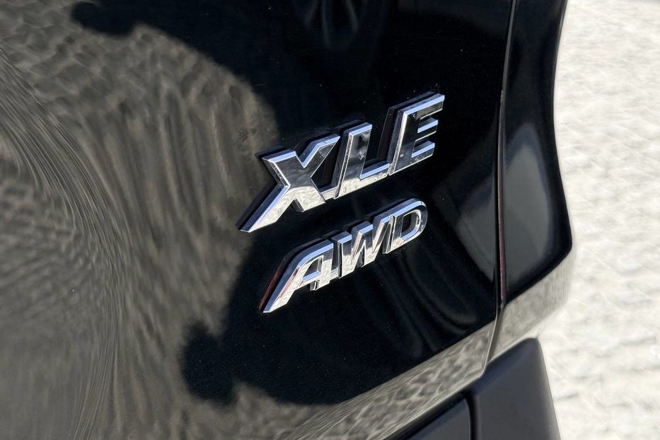 Продам Toyota Rav 4 2019 года в Днепре