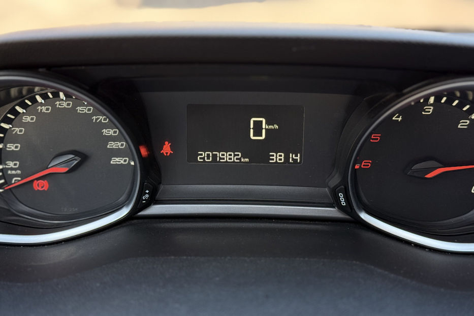 Продам Peugeot 308 1.6D MT (120 к.с.) 2015 года в Киеве