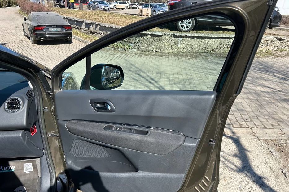 Продам Peugeot 3008 2011 года в Черновцах